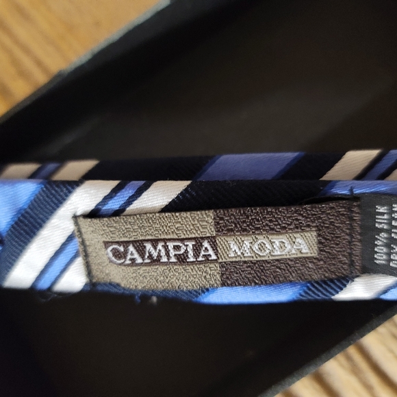 Campio Moda 100%Silk Bowtie - Picture 2 of 4
